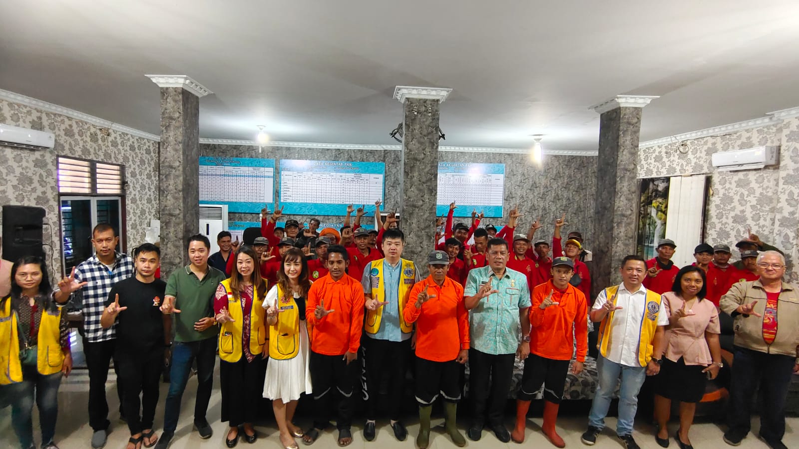 Pemberian bantuan dari Lions Club Medan Lestari kepada PPPSU Kecamatan Medan Sunggal (31/03).